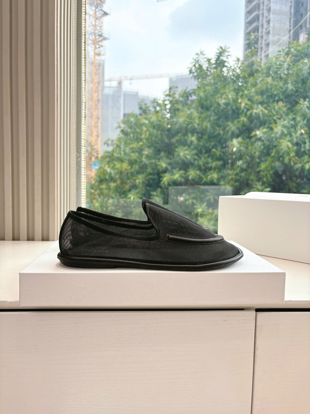 Soft and Stylish: G679 Cosmopolitan Sarcophagus Footwear for All Occasions - 图片 7