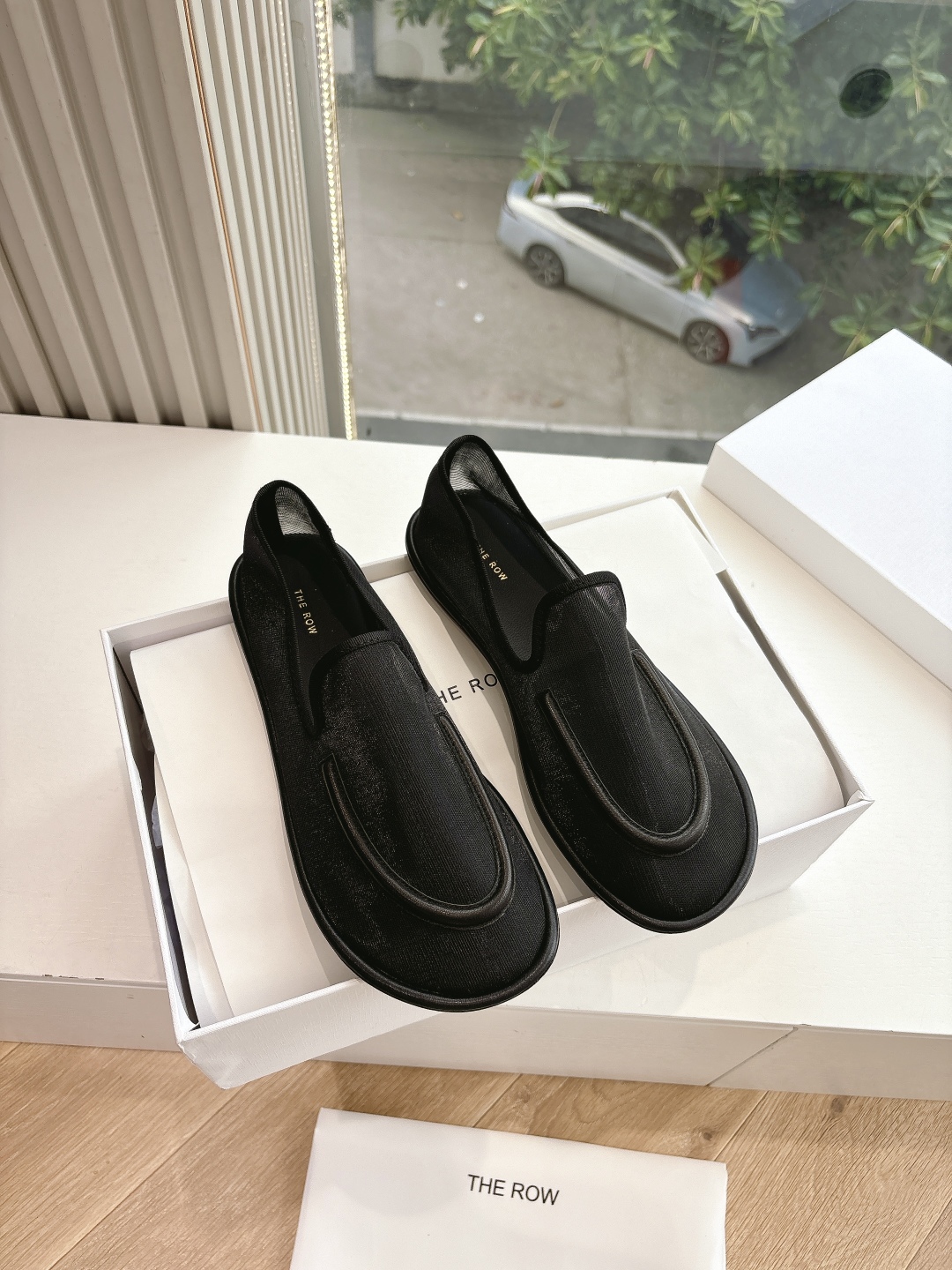 Soft and Stylish: G679 Cosmopolitan Sarcophagus Footwear for All Occasions