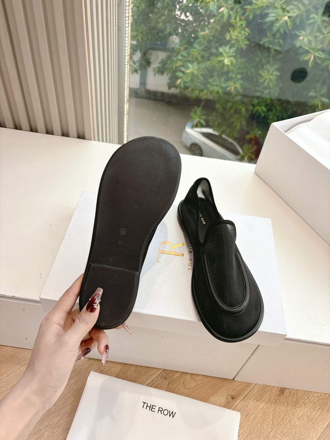 Soft and Stylish: G679 Cosmopolitan Sarcophagus Footwear for All Occasions - 图片 6