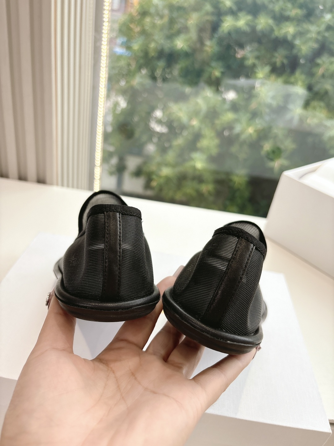 Soft and Stylish: G679 Cosmopolitan Sarcophagus Footwear for All Occasions - 图片 9