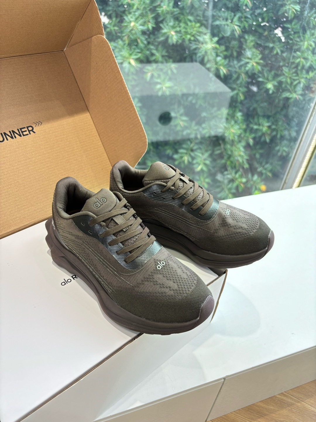 NO:406616,G879 What to see is what to get alo2025 spring and summer thick sole comfortable couple style casual yoga shoes alo2025 spring and summer thick sole comfortable couple style casual sports running yoga shoes alo understands girls better than Nike!  Super versatile!  And super comfortable!  It's a thick bottom but it's not heavy at all on the feet!  Very lightweight!  It looks better when putting on socks!  Up the feet to increase the height to make the legs look thinner. Original material of fabric. Original material of inner lining. Size 35-45 (45 customization, no return or replacement) 39.40 Notes for men and women, casual shoes/sports shoes, sneakers19860909G879所见即所得alo2025春夏厚底舒适 情侣款 休闲瑜伽鞋 alo2025春夏厚底舒适 情侣款 休闲 运动跑步瑜伽鞋 alo比耐克更懂女生！上脚超级百搭！而且超级舒适！是厚底款但是上脚一点都不沉重！ 非常轻便！套上袜套搭配更好看！上脚增高显腿细 面料原版材质 内里原版材质 尺码35-45(45定制不退不换)39.40备注男女,休闲鞋/运动鞋,sneakers,Women's Shoes