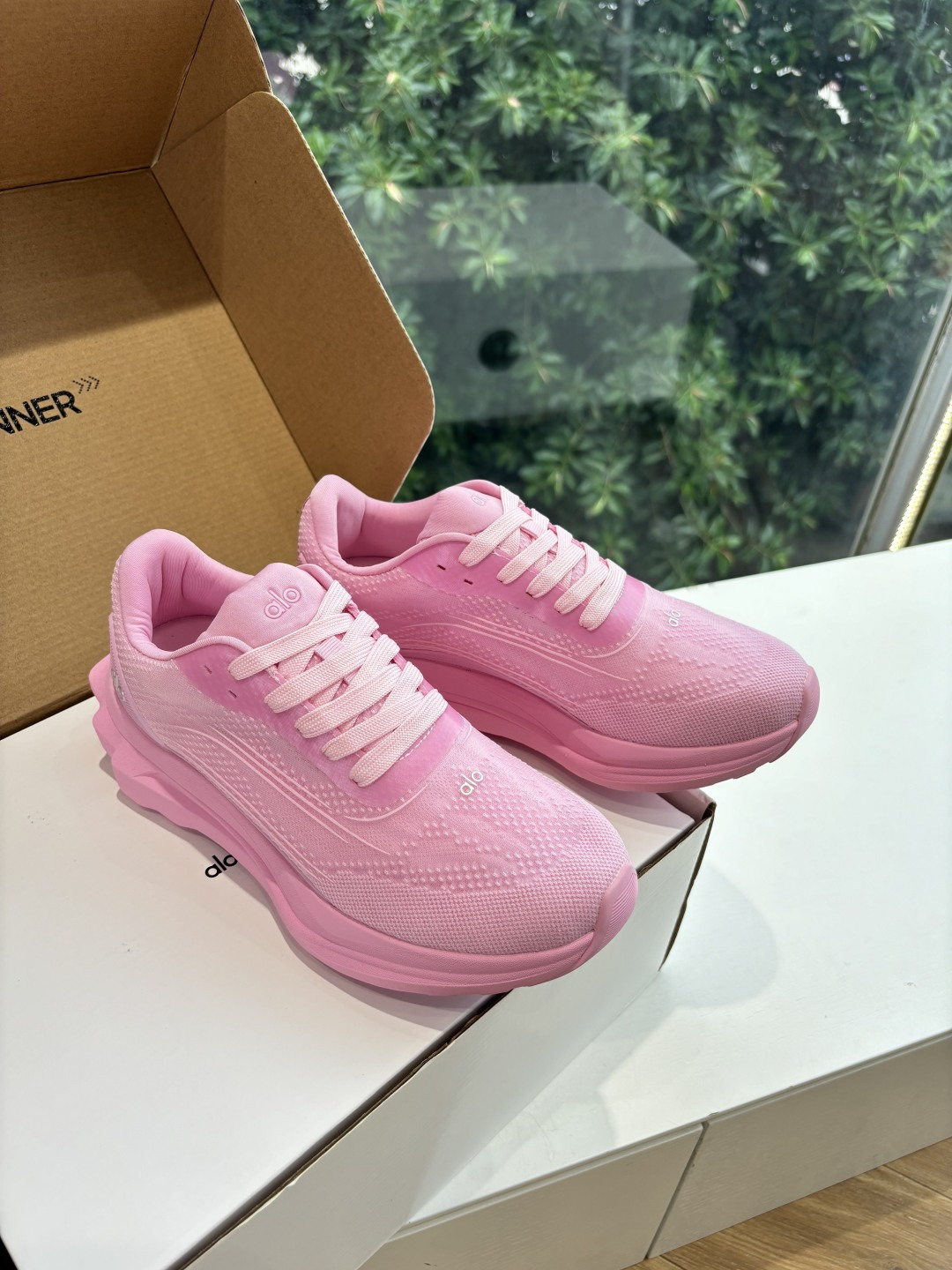 NO:406619,G879 What to see is what to get alo2025 spring and summer thick sole comfortable couple style casual yoga shoes alo2025 spring and summer thick sole comfortable couple style casual sports running yoga shoes alo understands girls better than Nike!  Super versatile!  And super comfortable!  It's a thick bottom but it's not heavy at all on the feet!  Very lightweight!  It looks better when putting on socks!  Up the feet to increase the height and make the legs look thinner. Original material of fabric. Original material of inner lining. Size 35-40 (40 customization, no return or replacement), casual shoes/sports shoes, sneakers19860909G879所见即所得alo2025春夏厚底舒适 情侣款 休闲瑜伽鞋 alo2025春夏厚底舒适 情侣款 休闲 运动跑步瑜伽鞋 alo比耐克更懂女生！上脚超级百搭！而且超级舒适！是厚底款但是上脚一点都不沉重！ 非常轻便！套上袜套搭配更好看！上脚增高显腿细 面料原版材质 内里原版材质 尺码35-40(40定制不退不换),休闲鞋/运动鞋,sneakers,Women's Shoes