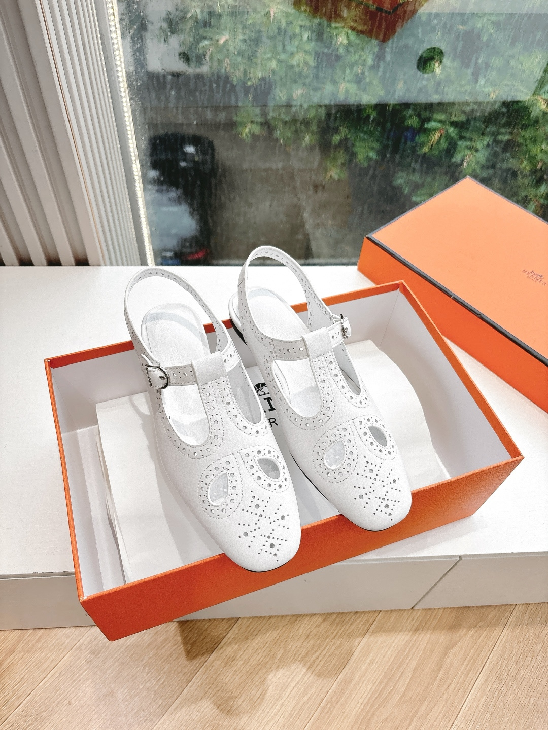 NO:406483,Top quality G203 WYSIWYG Top quality Hermes Spring and Summer latest kelly buckle fashion shoes piping sandals classic style Matched with highly recognizable Majia hardware buckles Super versatile and stylish on the feet Super versatile and beautiful and fashionable Super many celebrities and celebrities are essential for spring and summer Random comfort and high-end Mary Jane Loafers Shoe face version imported cowhide inner sheepskin Sole Italian leather outsole Size 35-41 (40 41 custom made without return), sandals, hermes, hermes, loafers, sandals, mary jane, cowhide, sheepskin, Leather soles19860909顶级品质G203所见即所得顶级品质Hermes爱马仕春夏最新kelly扣时装鞋滚边凉鞋经典的版型 搭配极具辨识度的马家五金扣 上脚超级百搭好看时髦 超多明星网红种草 春夏必备 随意舒适高级感玛丽珍乐福鞋 鞋面对版进口牛皮 内里羊皮 鞋底意大利真皮大底 码数35-41（40 41定做不退换）,凉鞋,hermes,hermes,loafers,sandals,mary jane,cowhide,sheepskin,Leather soles,Women's Shoes