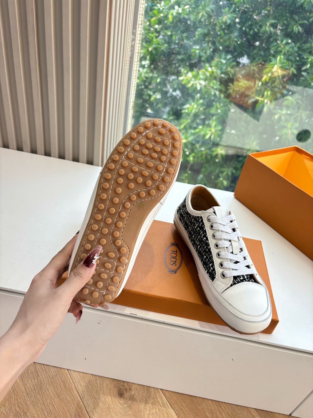 Luxury Italian Silk Sneakers by Tod’s: Quality Leather, Innovative Design, Timeless Style. - 图片 6