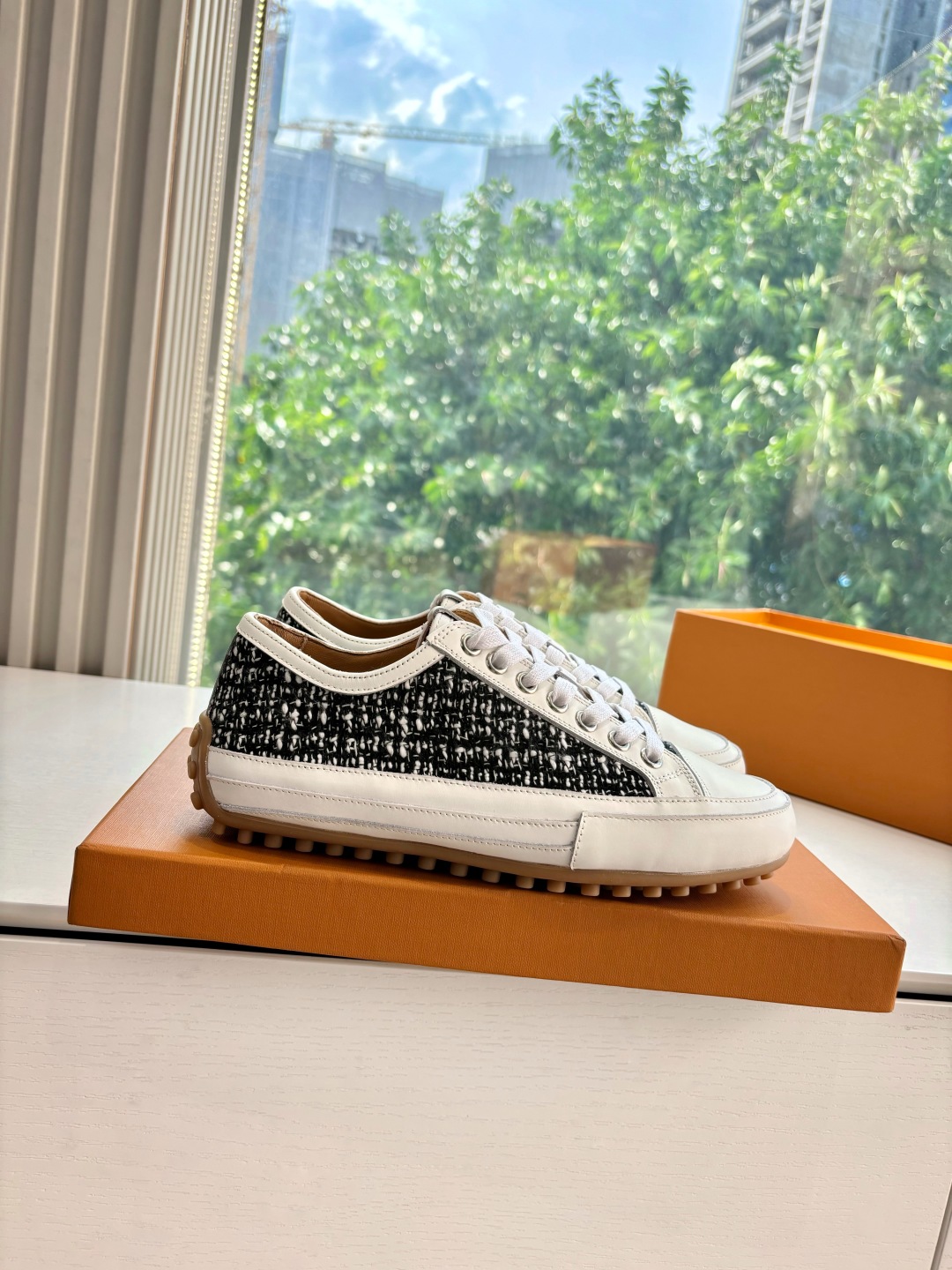 Luxury Italian Silk Sneakers by Tod’s: Quality Leather, Innovative Design, Timeless Style. - 图片 7