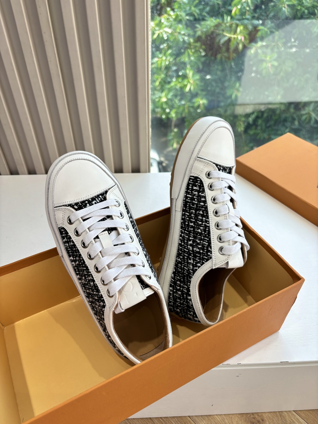 Luxury Italian Silk Sneakers by Tod’s: Quality Leather, Innovative Design, Timeless Style. - 图片 2