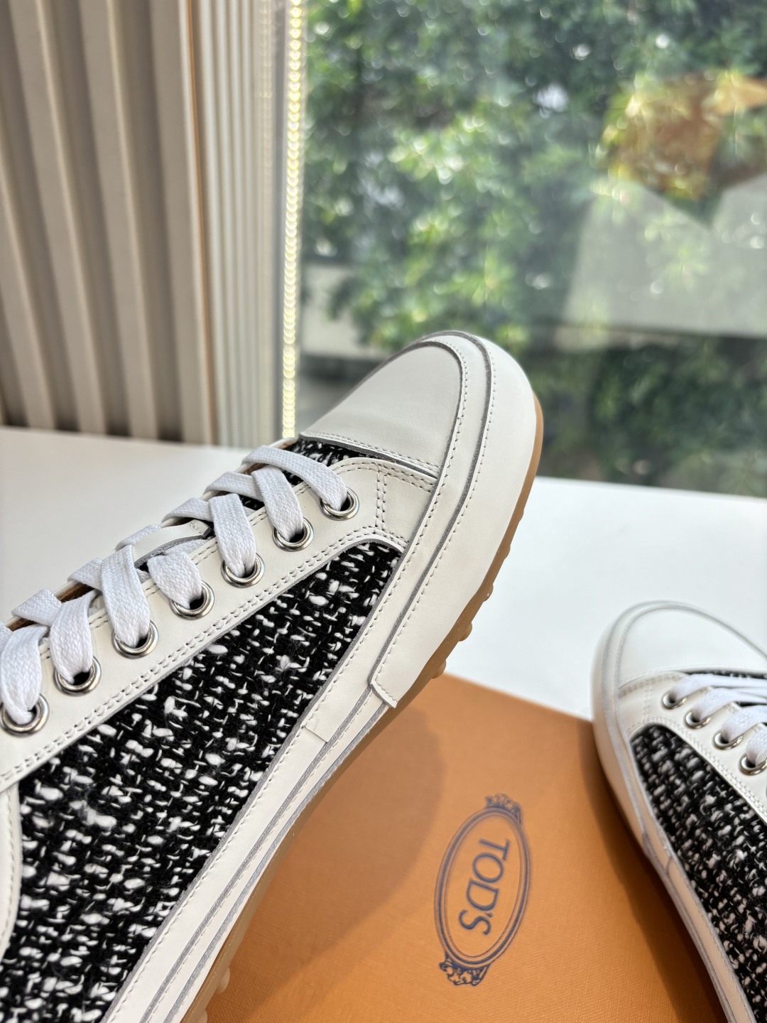 Luxury Italian Silk Sneakers by Tod’s: Quality Leather, Innovative Design, Timeless Style. - 图片 8