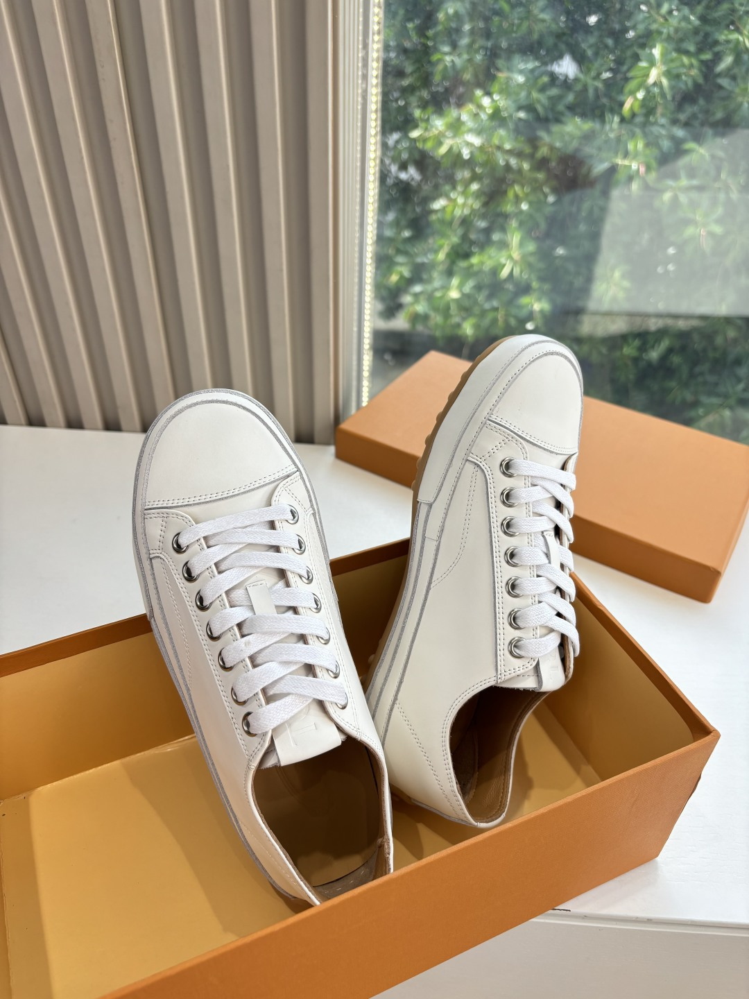 Luxurious Tod’s Silk Sneakers: Quality Leather, Elegant Design for Summer 2025. - 图片 2