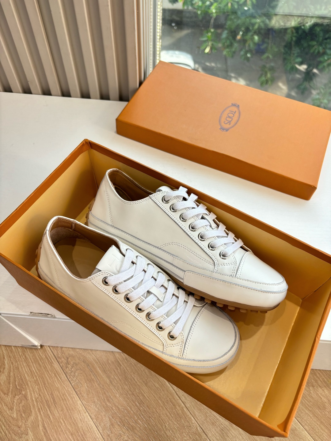 Luxurious Tod’s Silk Sneakers: Quality Leather, Elegant Design for Summer 2025. - 图片 3