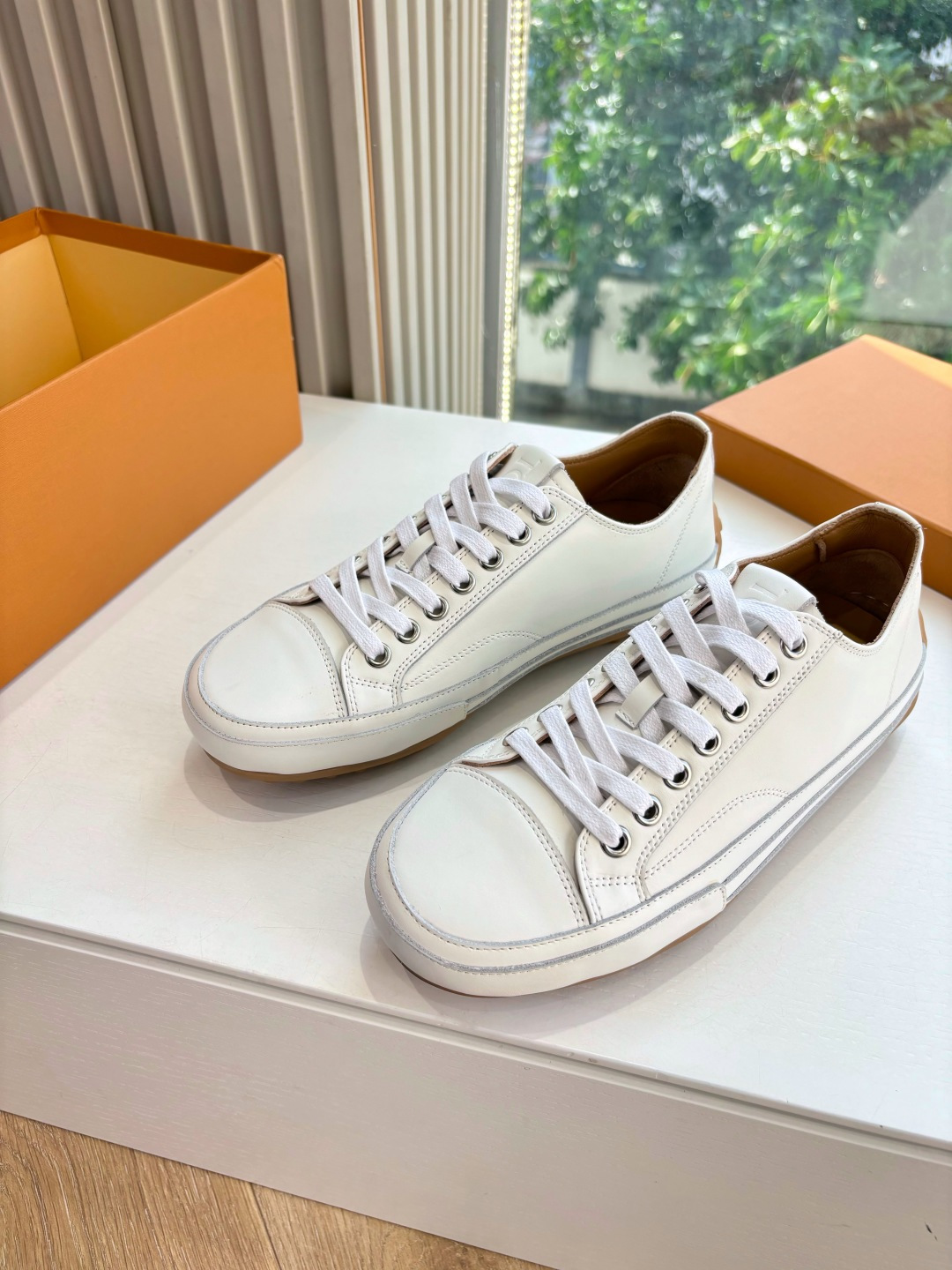Luxurious Tod’s Silk Sneakers: Quality Leather, Elegant Design for Summer 2025. - 图片 4