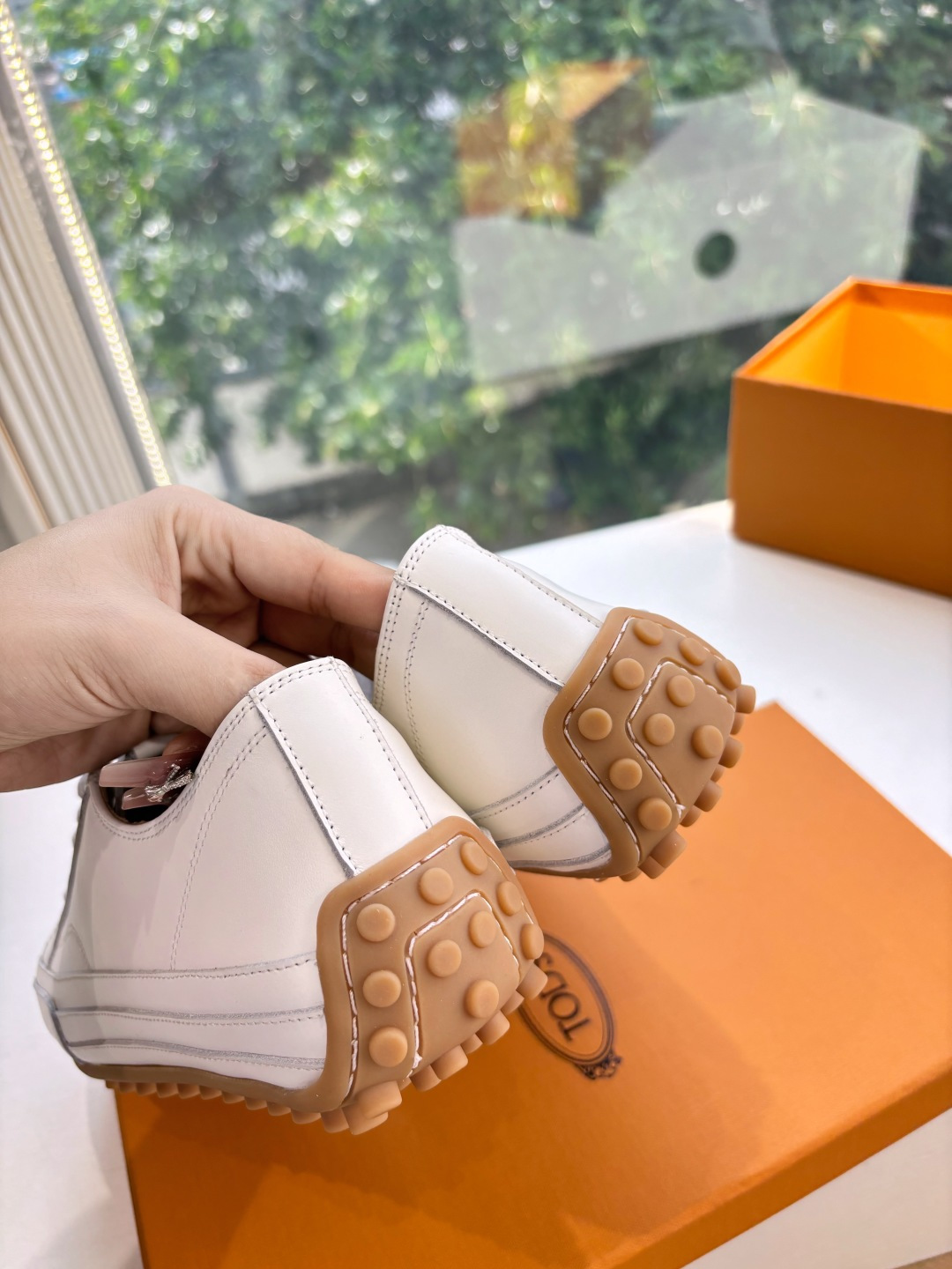 Luxurious Tod’s Silk Sneakers: Quality Leather, Elegant Design for Summer 2025. - 图片 9