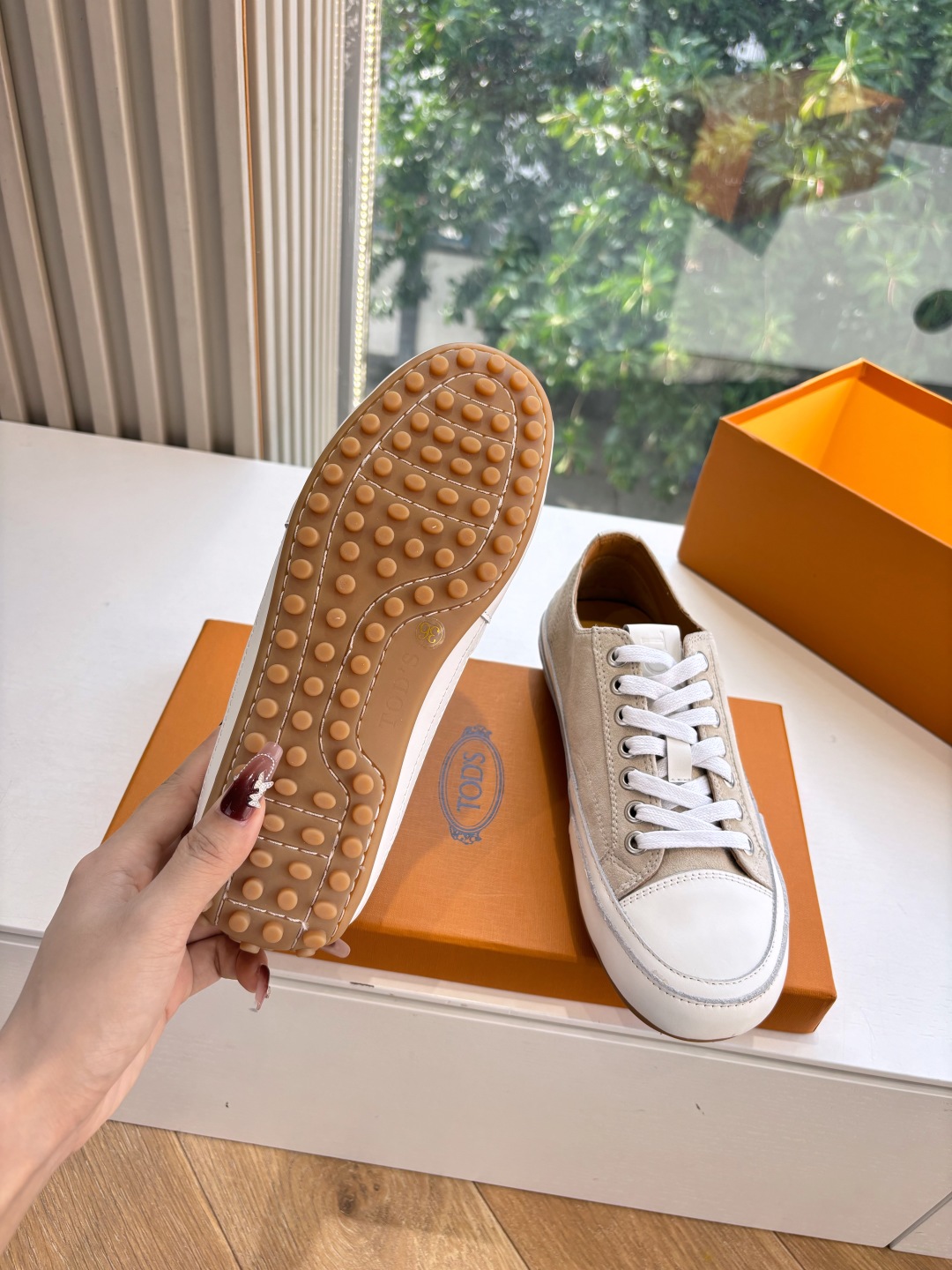 Luxury Leather Sneakers by Tod’s: Quality Craftsmanship and Comfort in Every Step - 图片 6