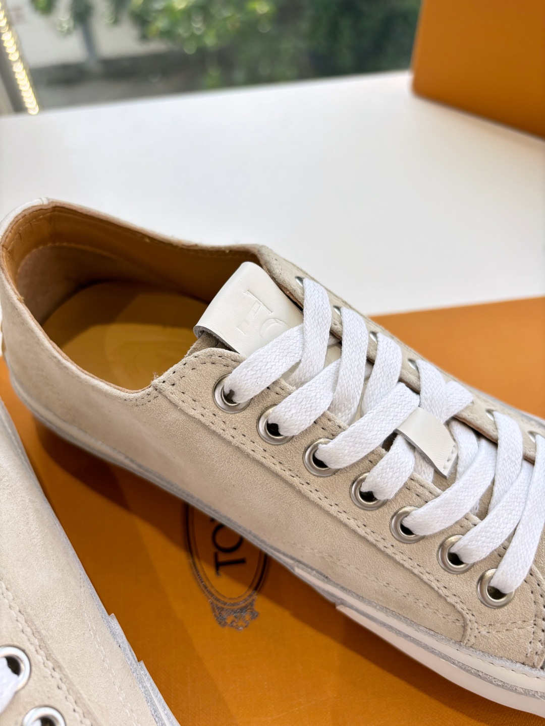 Luxury Leather Sneakers by Tod’s: Quality Craftsmanship and Comfort in Every Step - 图片 8