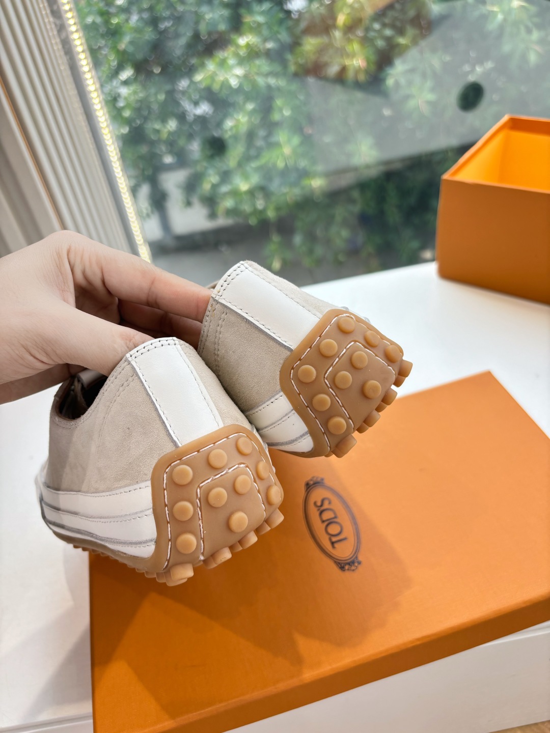 Luxury Leather Sneakers by Tod’s: Quality Craftsmanship and Comfort in Every Step - 图片 9