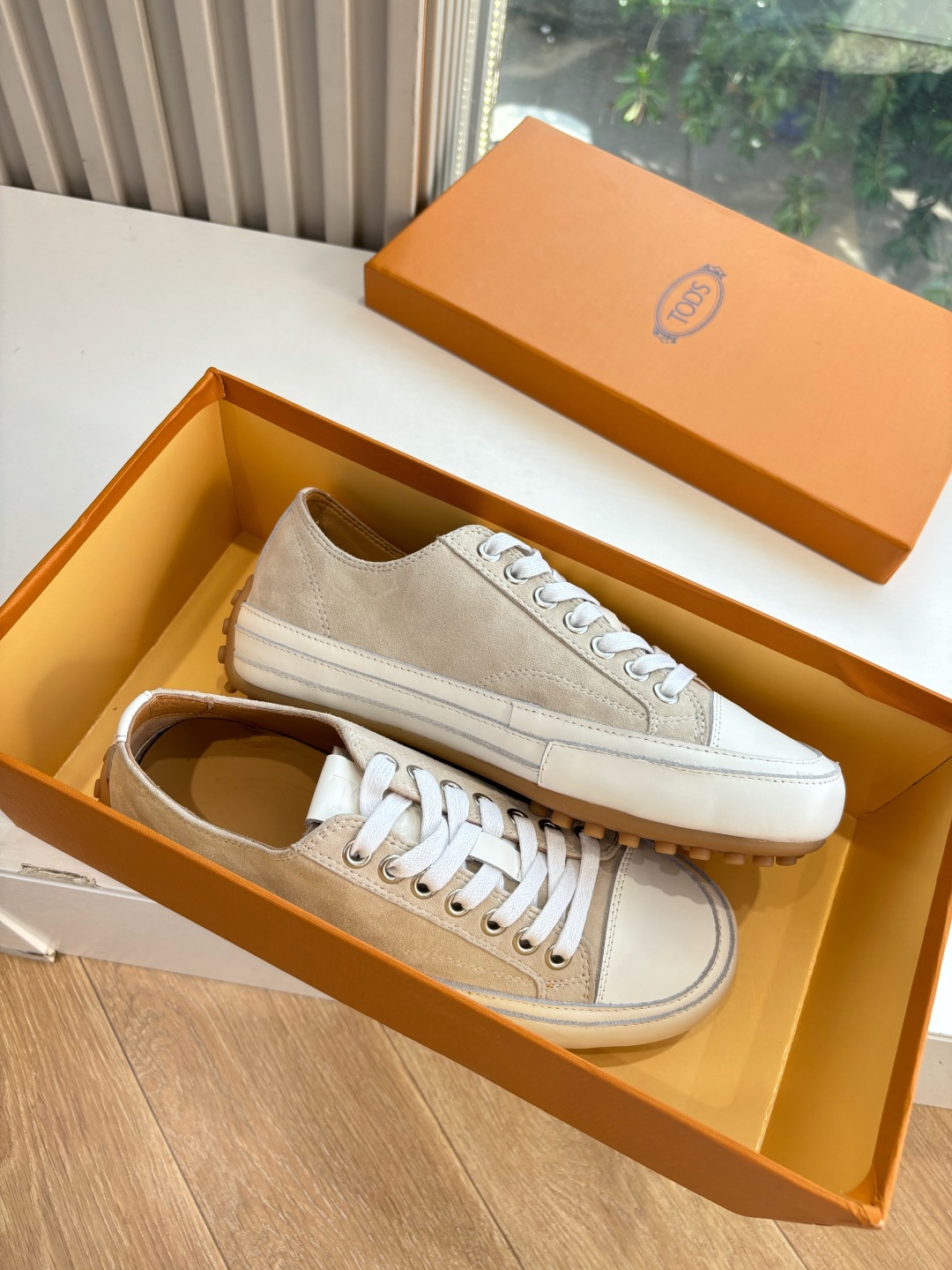 Luxury Leather Sneakers by Tod’s: Quality Craftsmanship and Comfort in Every Step - 图片 3