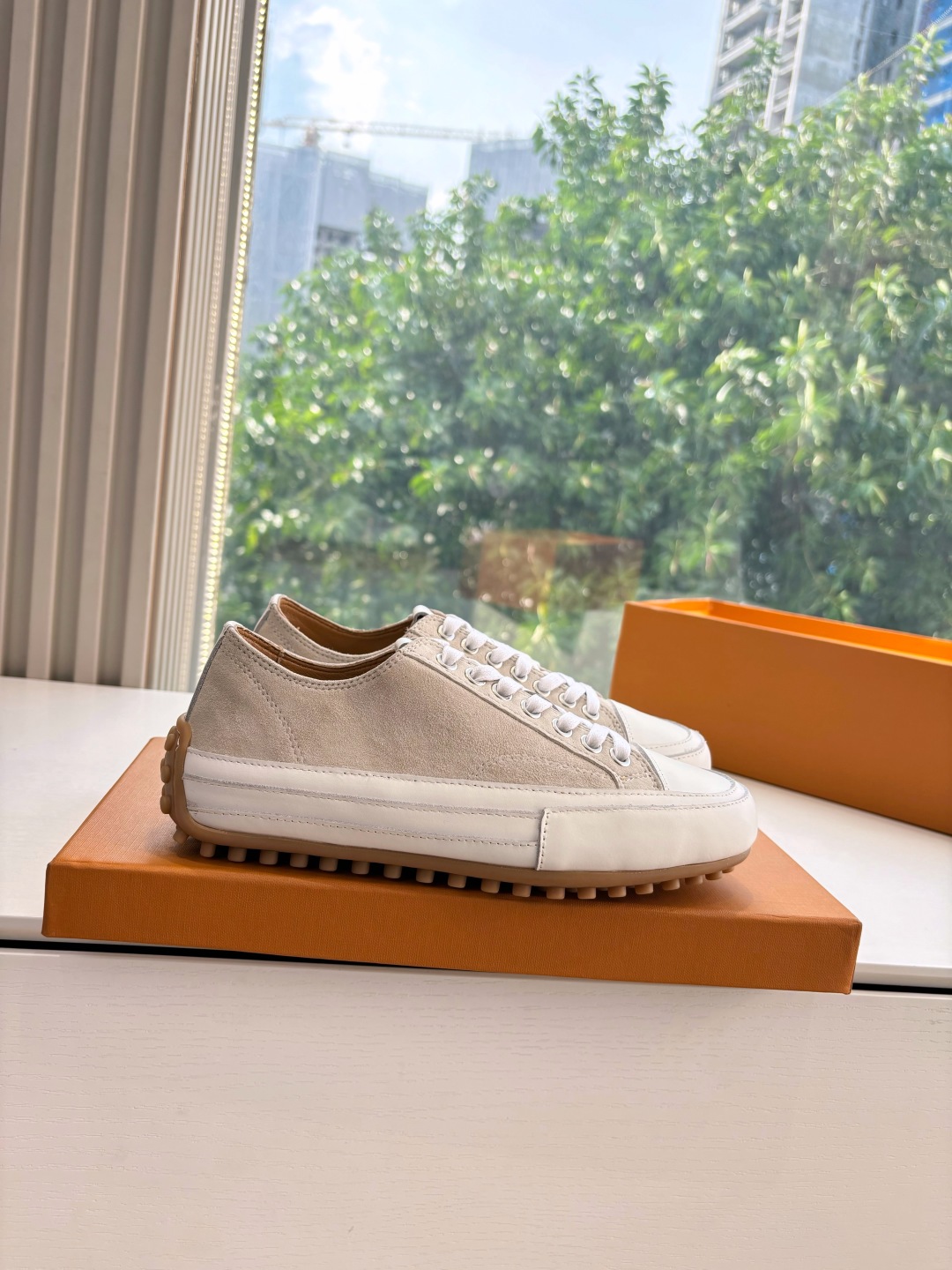 Luxury Leather Sneakers by Tod’s: Quality Craftsmanship and Comfort in Every Step - 图片 7