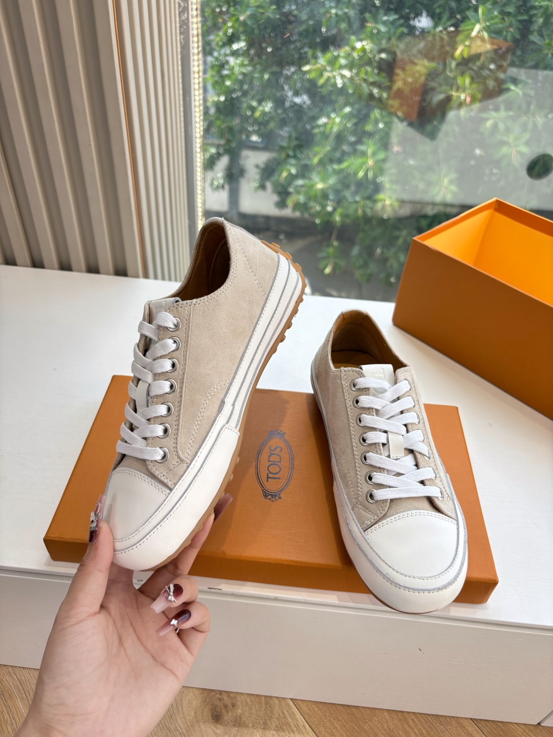Luxury Leather Sneakers by Tod’s: Quality Craftsmanship and Comfort in Every Step - 图片 5