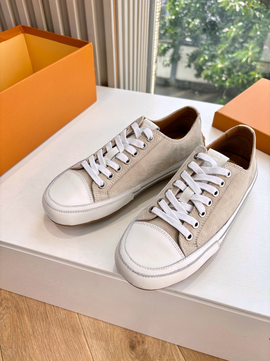 Luxury Leather Sneakers by Tod’s: Quality Craftsmanship and Comfort in Every Step - 图片 4