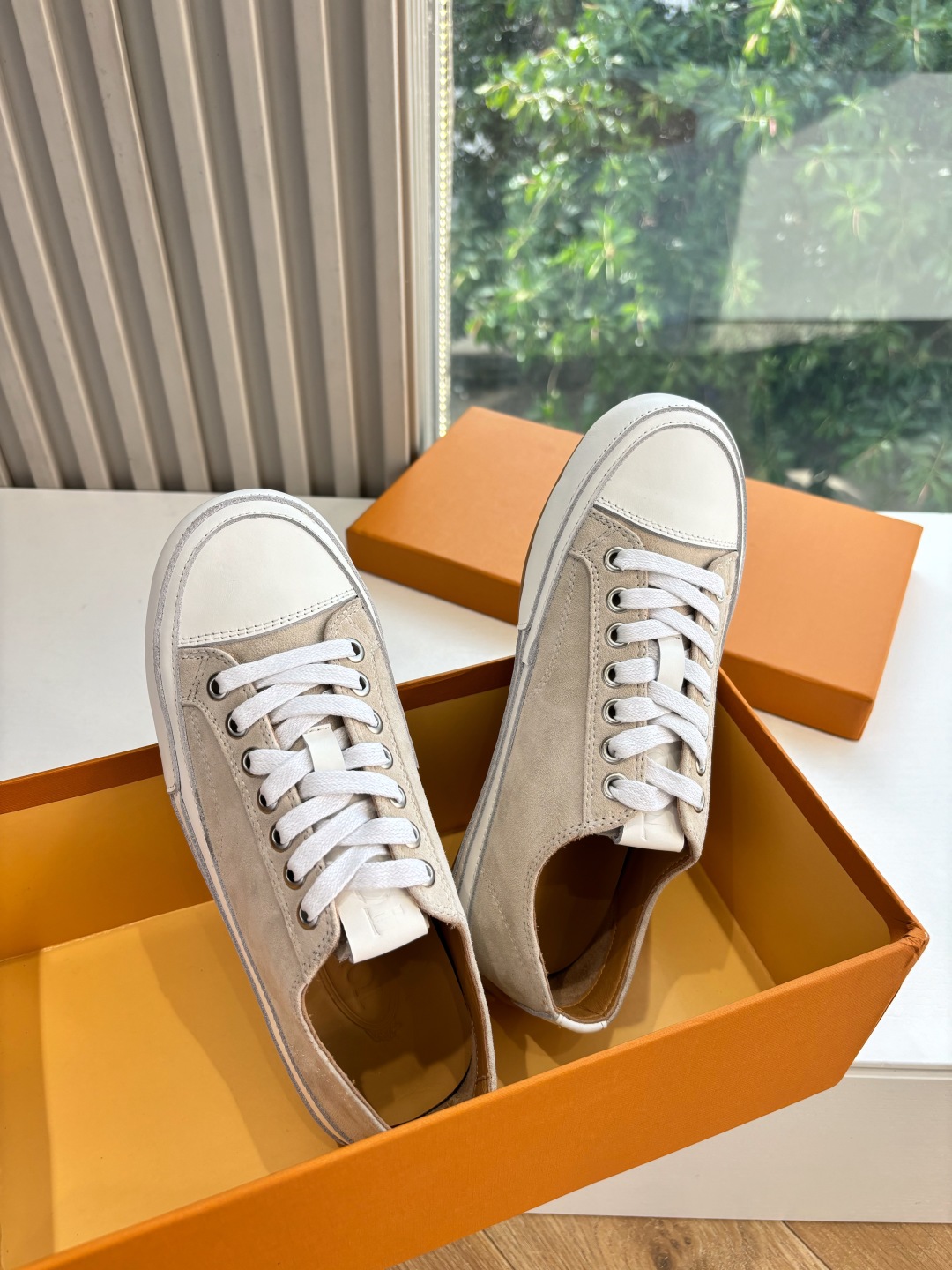 Luxury Leather Sneakers by Tod’s: Quality Craftsmanship and Comfort in Every Step - 图片 2