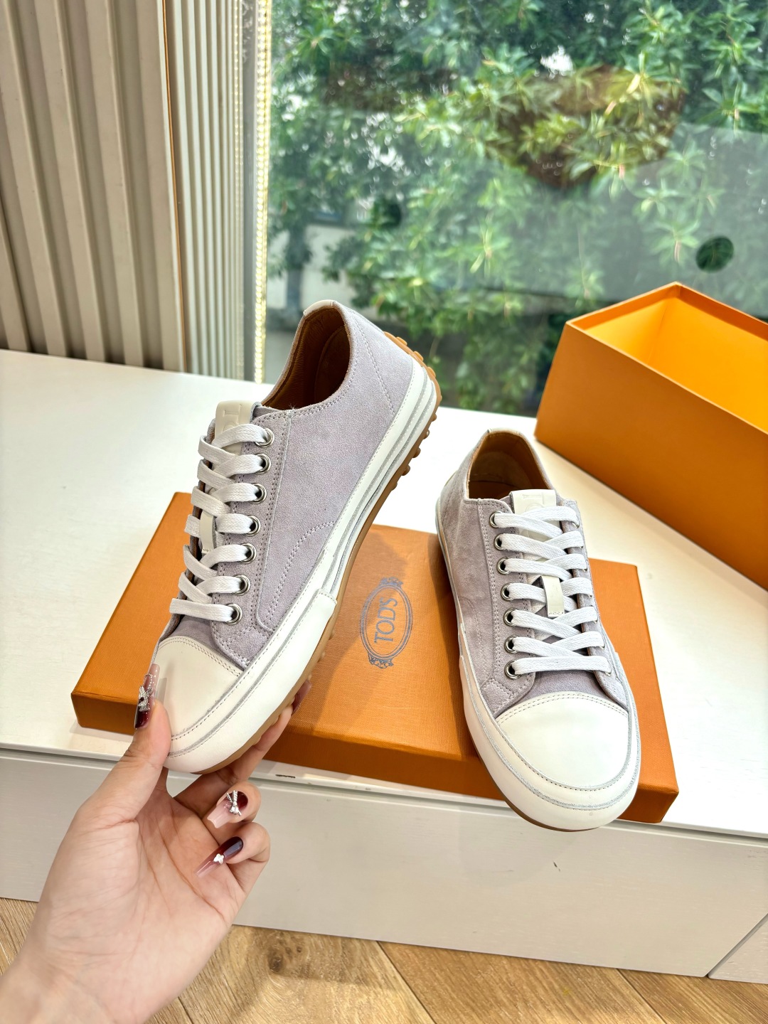 Luxurious Tod’s Sneakers: Quality Leather, Innovative Design, Timeless Style. - 图片 5