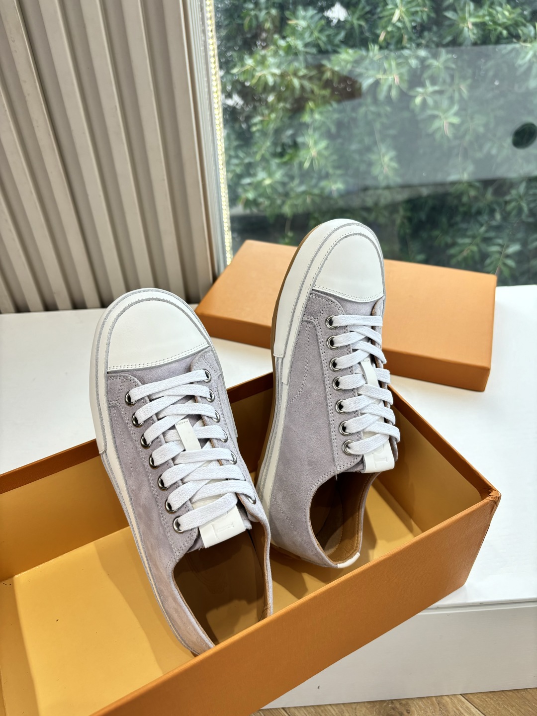Luxurious Tod’s Sneakers: Quality Leather, Innovative Design, Timeless Style. - 图片 2