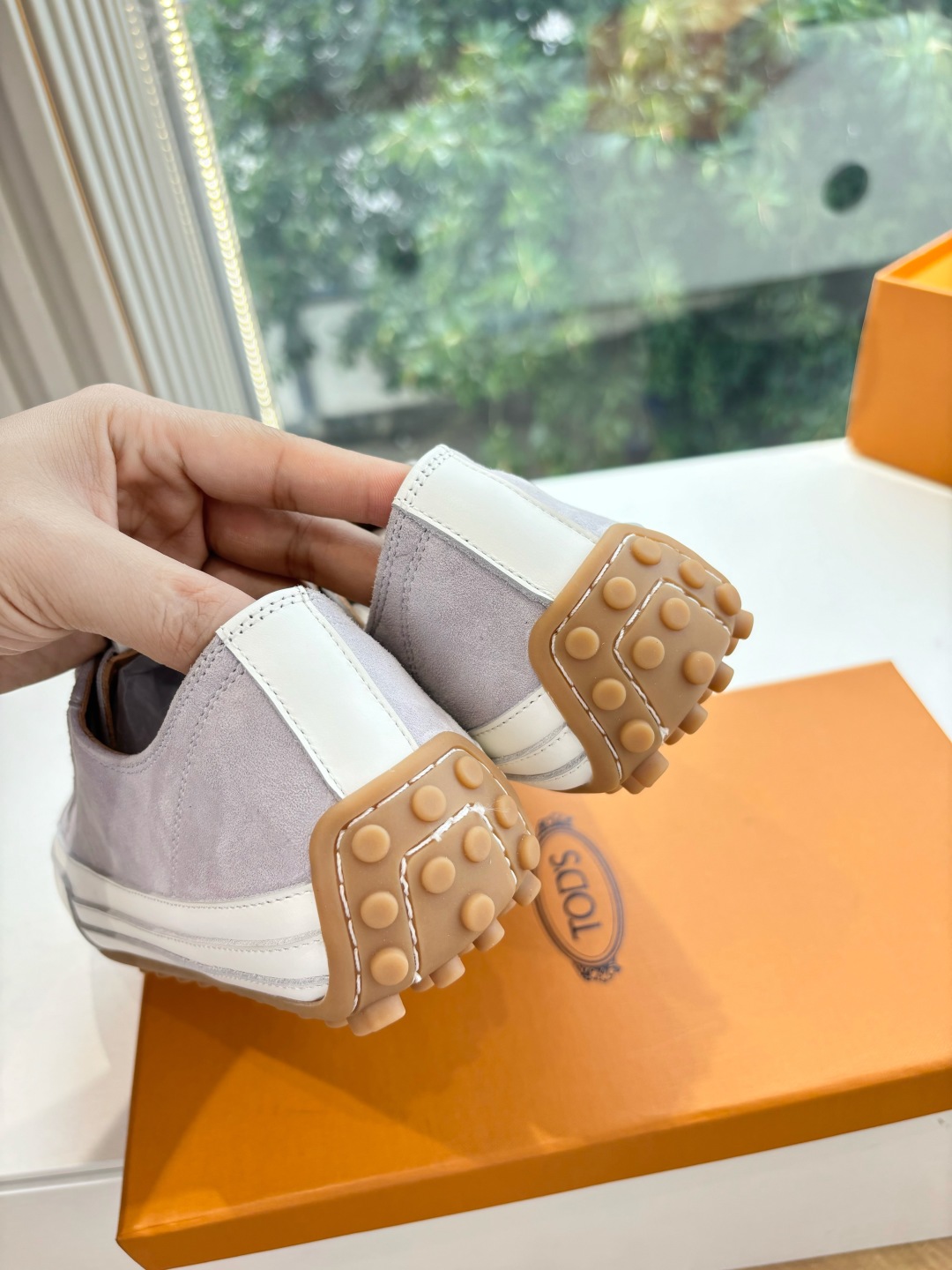Luxurious Tod’s Sneakers: Quality Leather, Innovative Design, Timeless Style. - 图片 9
