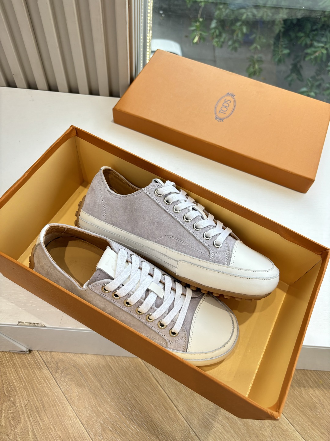 Luxurious Tod’s Sneakers: Quality Leather, Innovative Design, Timeless Style. - 图片 3