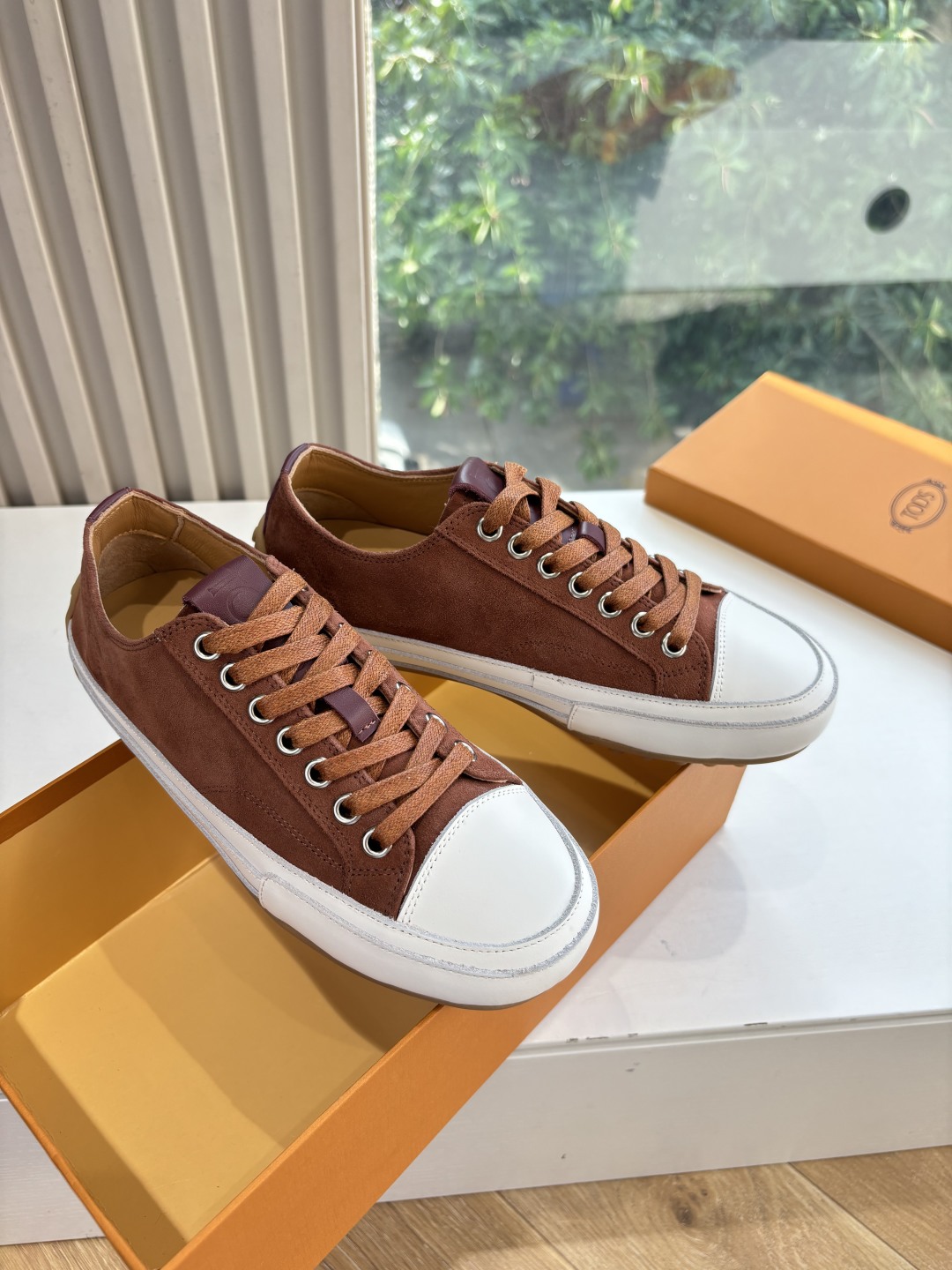 Tod’s Summer 2025 Collection: Luxurious Leather Sneakers with Innovative Design