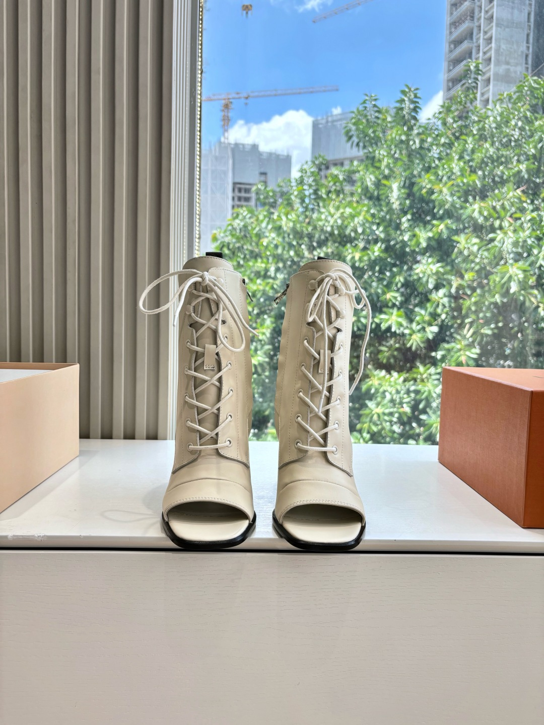 NO:416462,Louis Vuitto LV donkey brand L home cotton shoes Archlight Classic Skate Your LV outfit today Share Louis Vuitton Presbyterian thick-soled Chelsea boots Original purchase and development Made original purchase and development Made this LV Archlight sneakers are from cowhide leather cut into a fun configuration. Double laces are embellished with Louis Vuitton logo beads. The wide tongue and wavy outsole establish recognition, both are decorated with LV Circle logo Fabric: original imported cowhide inner lining original sole original sole Size: women's model 35-40 (40.41 customization without return or replacement), boots, louis vuitton, louis vuitton, louis vuitton, louis vuitton, louis vuitton, louis  vuitton,louis vuitton,boots,sneakers,cowhide19860909Louis Vuitto路易斯威登LV驴牌L家棉鞋Archlight经典Skate你的LV穿搭今日分享 Louis Vuitton 老花厚底切尔西短靴 原版购入开发 做货 原版购入开发 做货 本款 LV Archlight 运动鞋出自 以牛皮革裁成妙趣构型.双鞋带点缀路易威登标识串珠.宽大鞋舌和波浪形外底树立辨识度,二者均饰有 LV Circle 标识 面料:原版进口牛皮 内里原版定制内里 鞋底原版鞋底 Size:女款35-40（40.41定制不退不换）,靴子,louis vuitton,louis vuitton,louis vuitton,louis vuitton,louis vuitton,boots,sneakers,cowhide,Women's Shoes