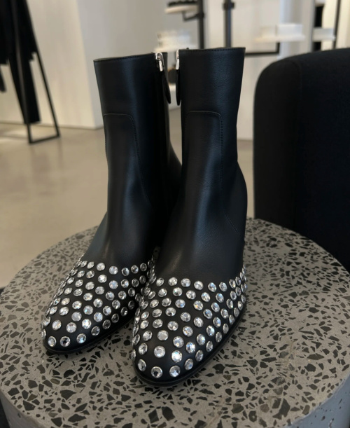 ALAIA 25SS Rhinestone Chelsea Boots, High-End Leather Ankle Boots For Women 1 ALAIA 25SS Rhinestone Chelsea Boots, High-End Leather Ankle Boots For Women