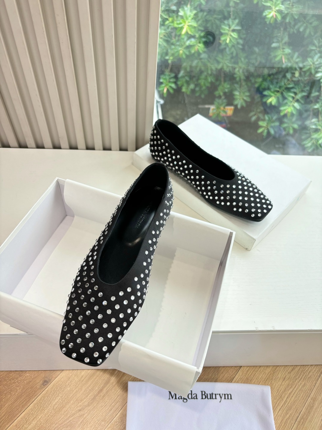 Magda Butrym 25SS Shoe: High-End Polish Fashion with Slavic Craftsmanship - 图片 2