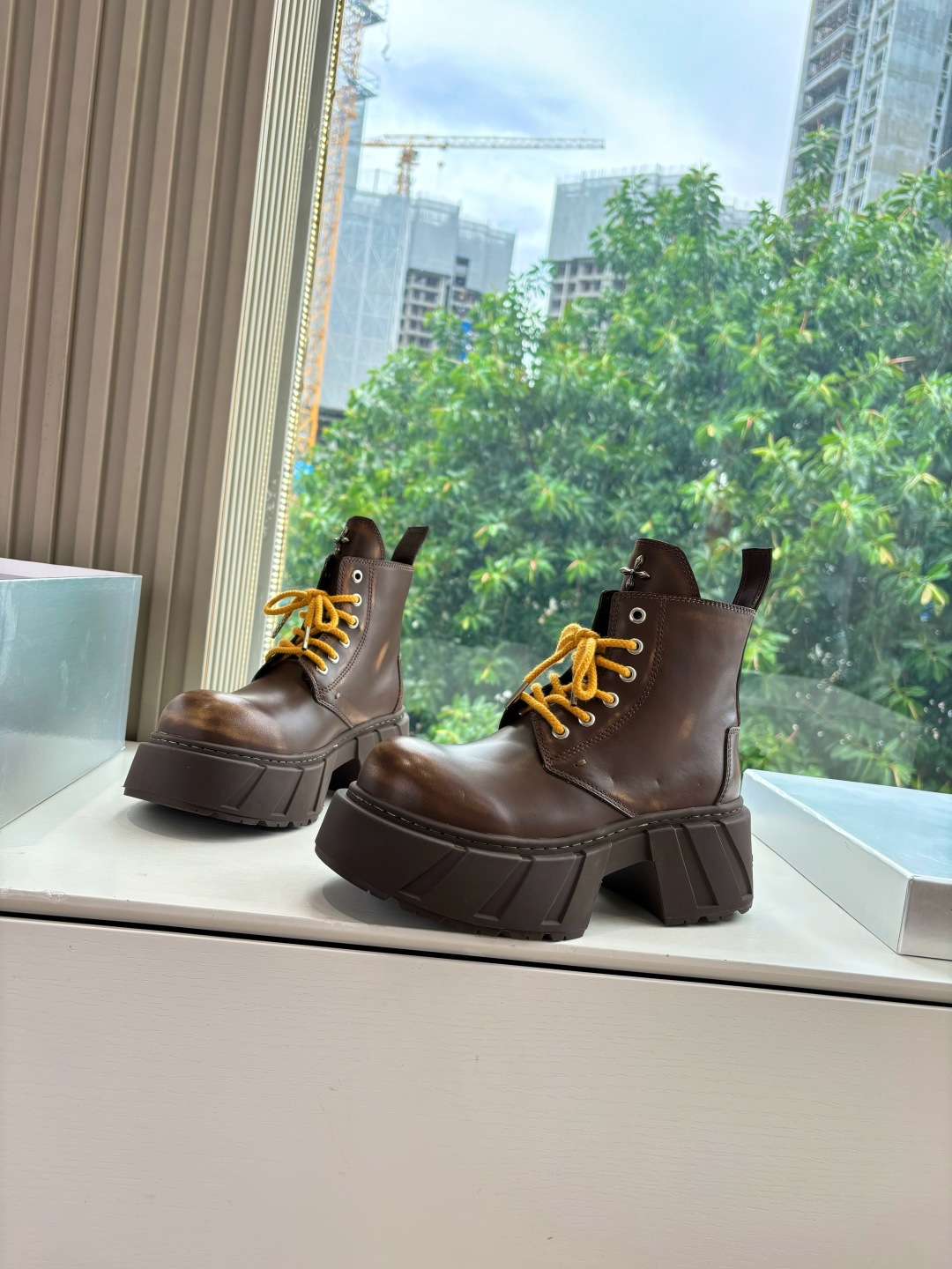 Fashionable Single Wearing SMFK’s Sneakers with Original Oxin Fabric and Perry Inside. - 图片 1