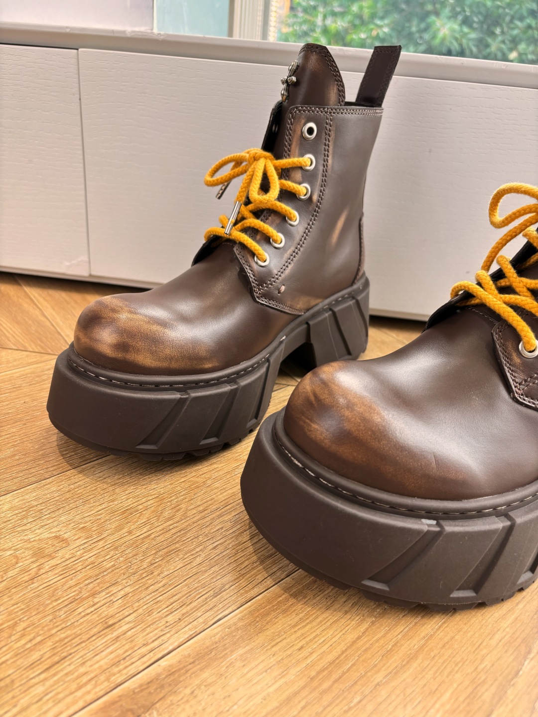 Fashionable Single Wearing SMFK’s Sneakers with Original Oxin Fabric and Perry Inside. - 图片 7