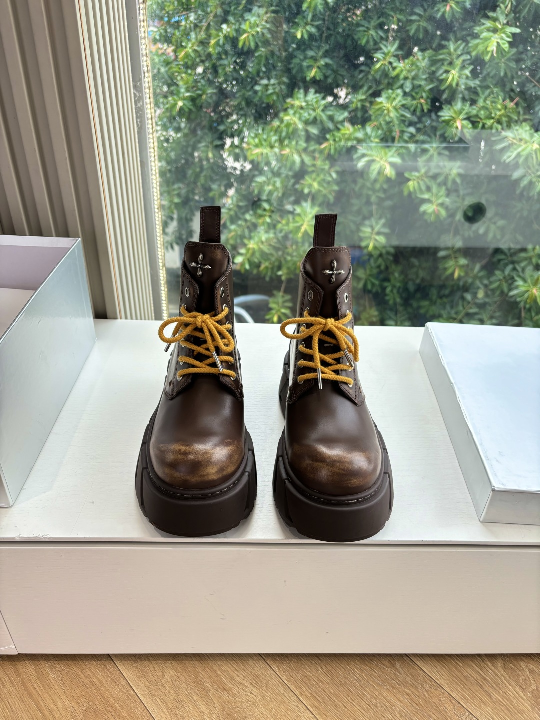 Fashionable Single Wearing SMFK’s Sneakers with Original Oxin Fabric and Perry Inside. - 图片 5
