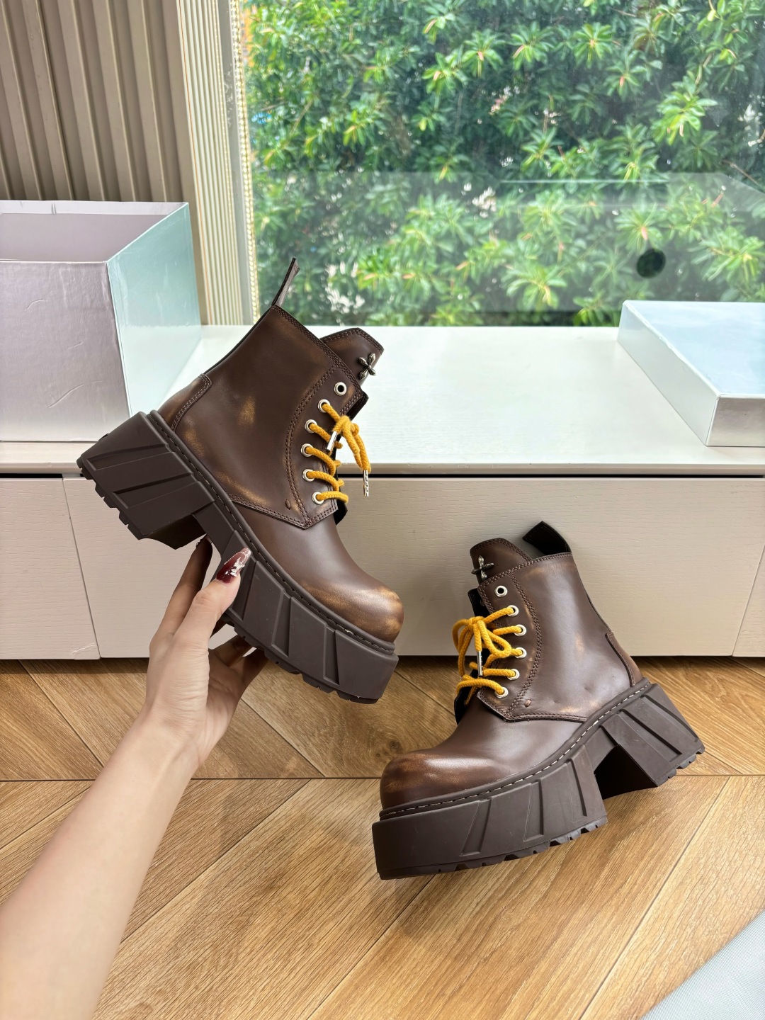 Fashionable Single Wearing SMFK’s Sneakers with Original Oxin Fabric and Perry Inside. - 图片 4