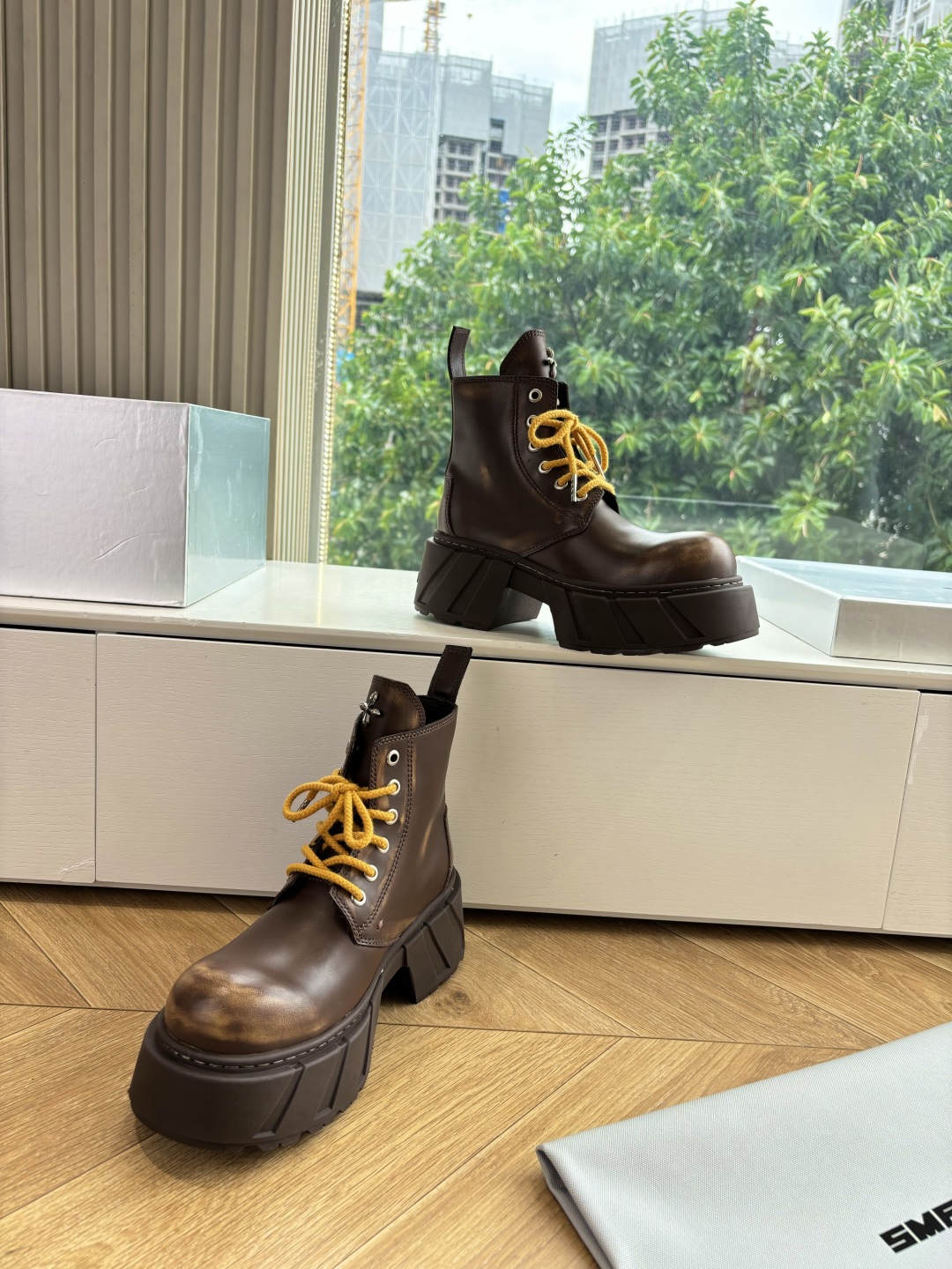 Fashionable Single Wearing SMFK’s Sneakers with Original Oxin Fabric and Perry Inside. - 图片 8