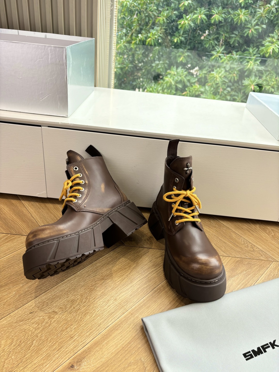 Fashionable Single Wearing SMFK’s Sneakers with Original Oxin Fabric and Perry Inside. - 图片 9
