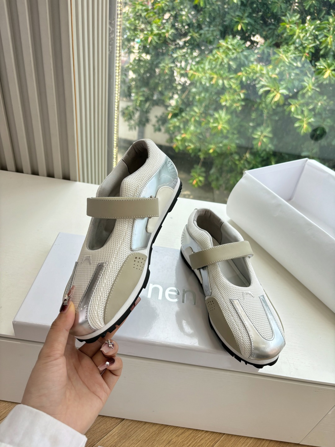 Offnen Suivi Ballerina: Modern Ballet-Inspired Shoes with Unique Materials - 图片 4