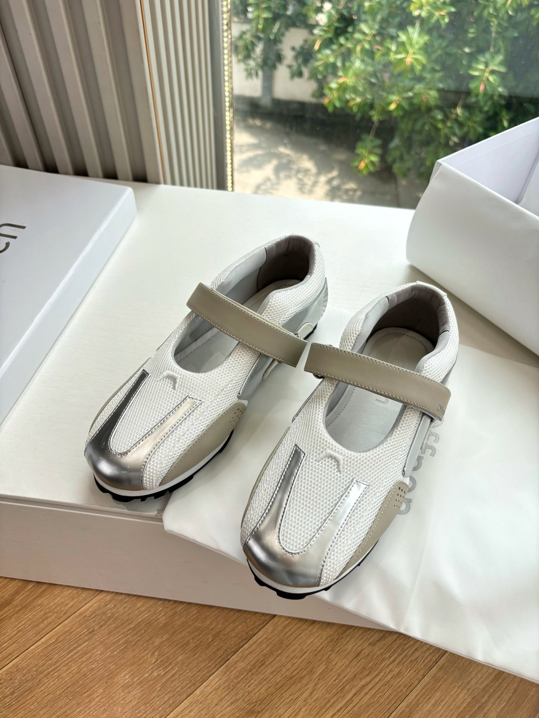 Offnen Suivi Ballerina: Modern Ballet-Inspired Shoes with Unique Materials - 图片 3