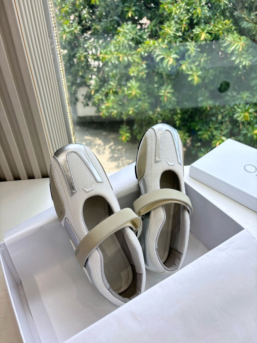 Offnen Suivi Ballerina: Modern Ballet-Inspired Shoes with Unique Materials - 图片 2