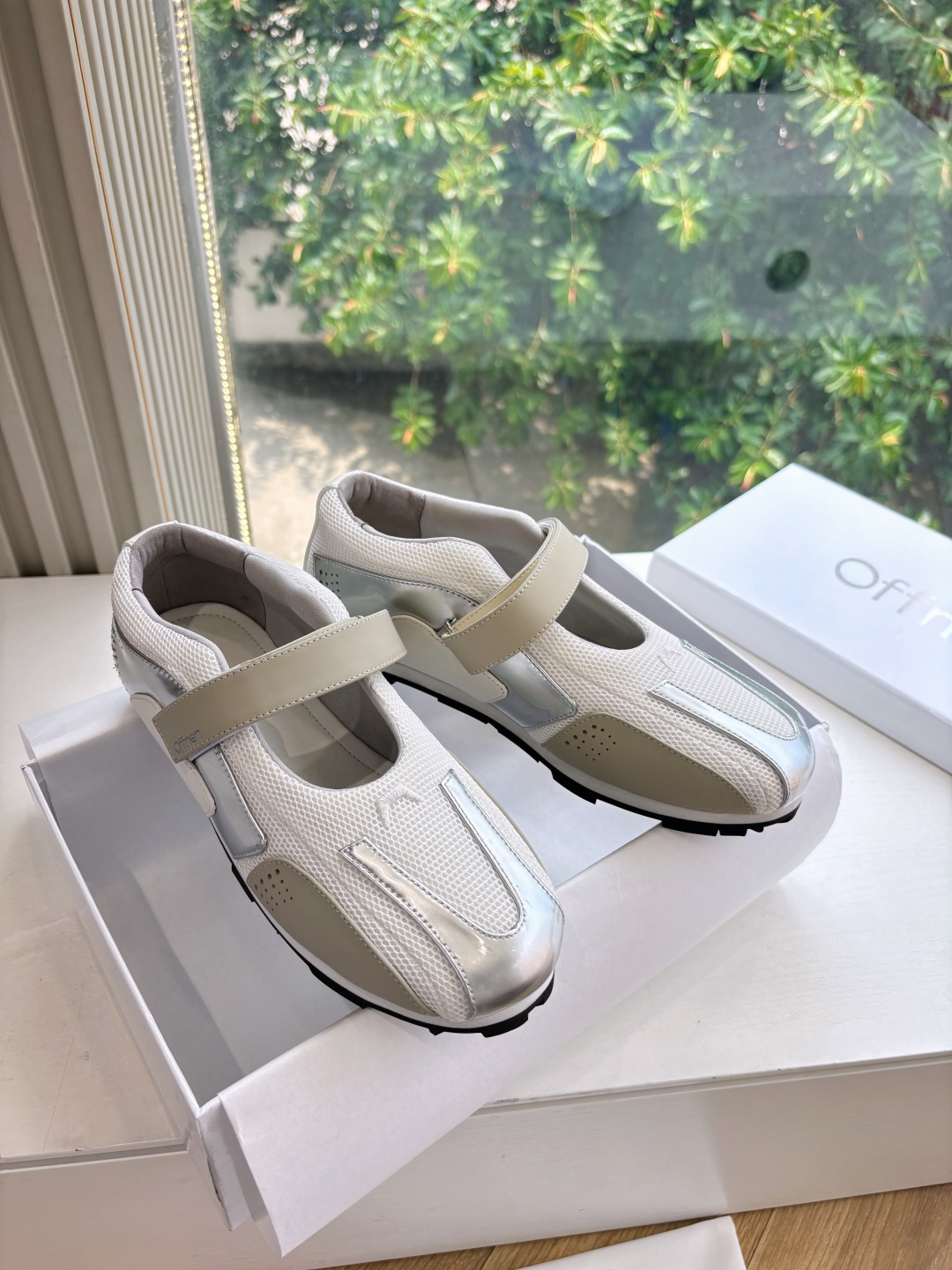 Offnen Suivi Ballerina: Modern Ballet-Inspired Shoes with Unique Materials