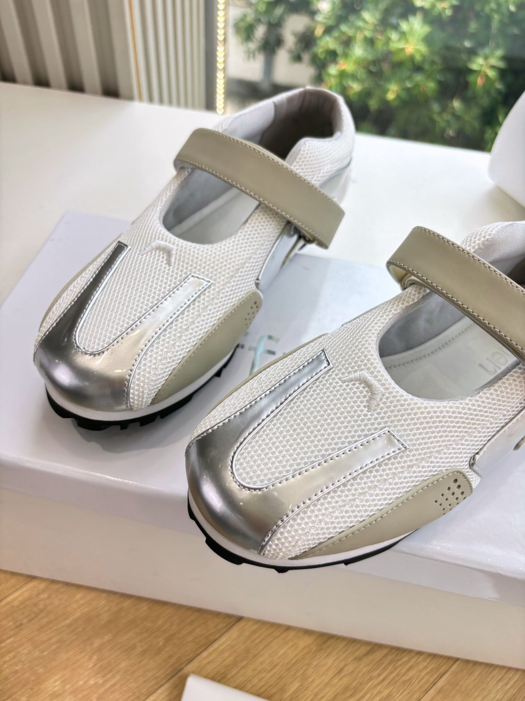 Offnen Suivi Ballerina: Modern Ballet-Inspired Shoes with Unique Materials - 图片 7