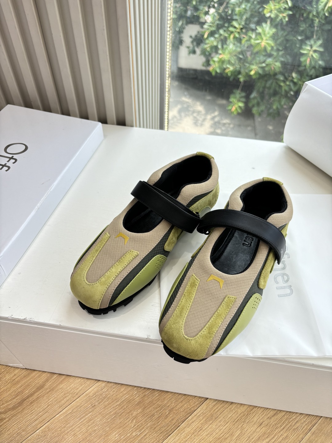 Offnen Suivi.2 Ballerina: Modern Ballet-Inspired Shoes with Unique Design and Materials - 图片 3