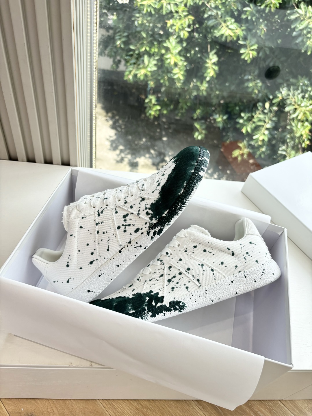 Maison Margiela MM6 German Training Shoe: Luxurious T-shaped Leather Design. - 图片 3