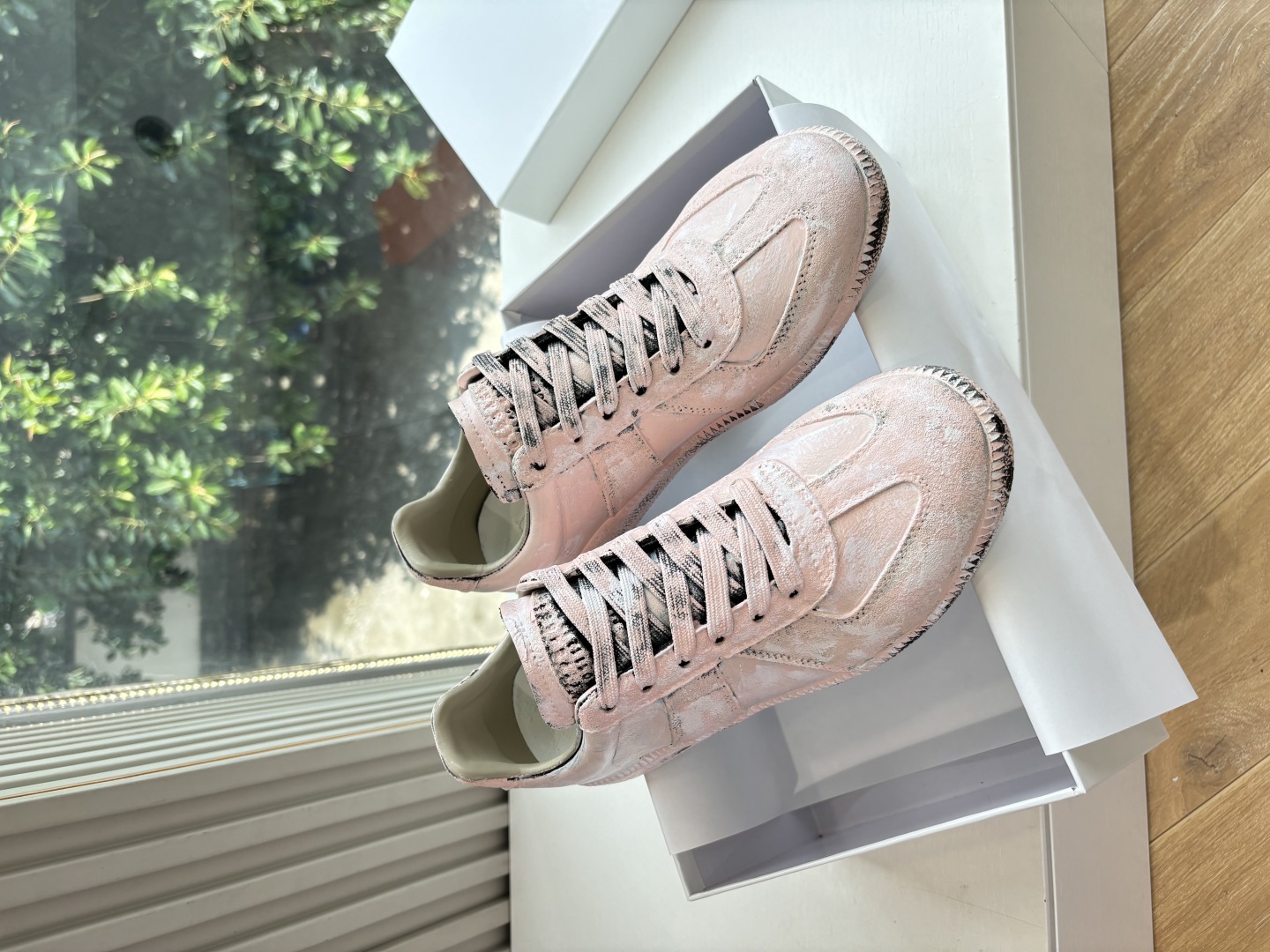 Maison Margiela MM6 Designer German Training Shoes: Luxurious, Classic, and Comfortable. - 图片 1