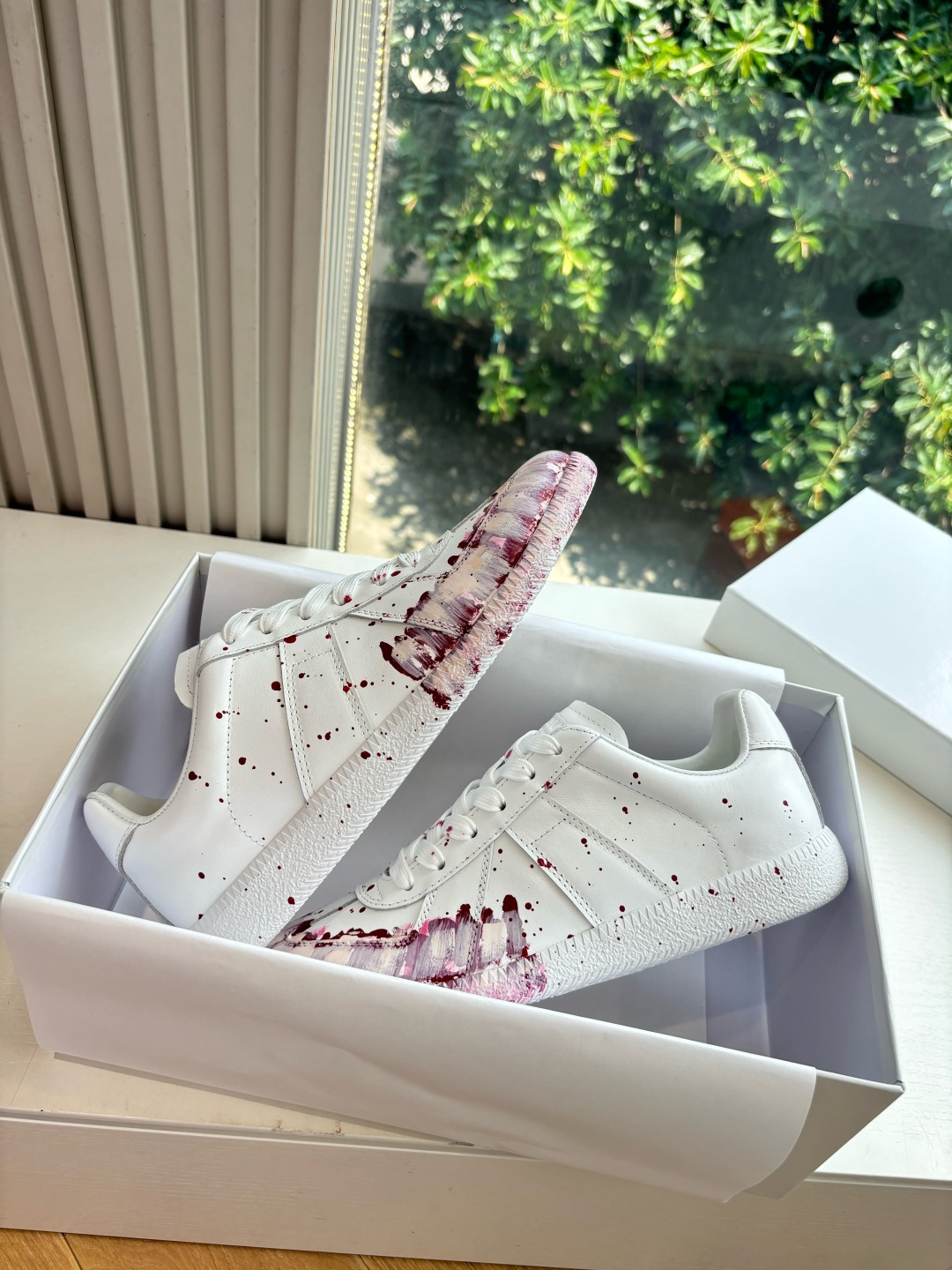 Maison Margiela MM6 Designer Shoes: Luxurious T-Shaped Leather Collage Design - 图片 3