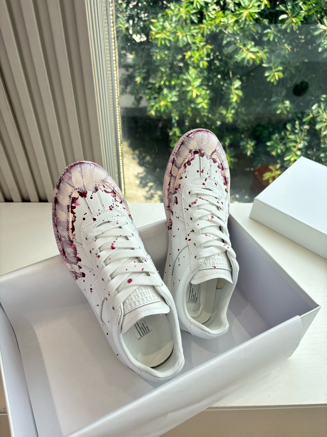 Maison Margiela MM6 Designer Shoes: Luxurious T-Shaped Leather Collage Design - 图片 2