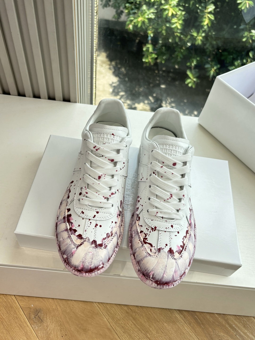 Maison Margiela MM6 Designer Shoes: Luxurious T-Shaped Leather Collage Design - 图片 4