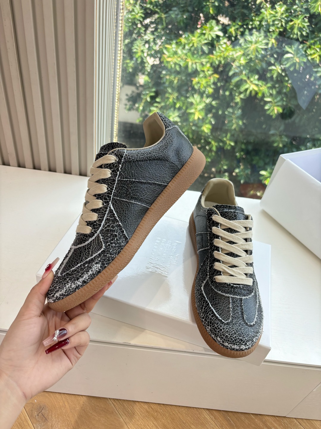 Maison Margiela MM6 Designer German Training Shoes: Luxurious, Comfortable, and Stylish - 图片 5