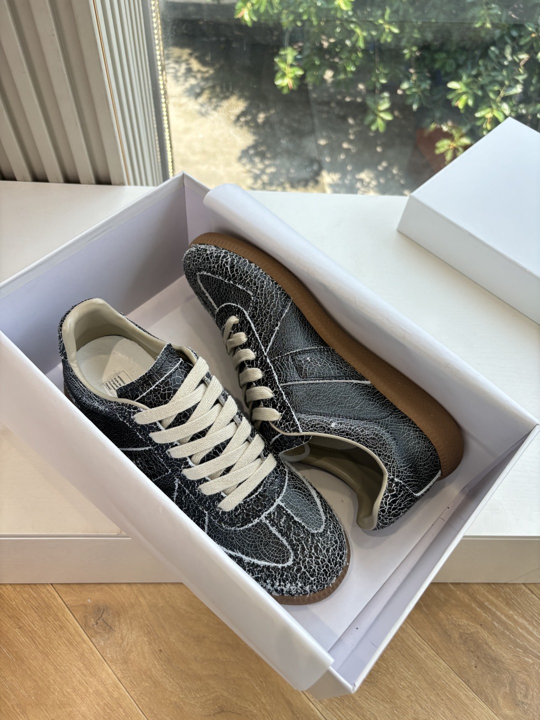 Maison Margiela MM6 Designer German Training Shoes: Luxurious, Comfortable, and Stylish - 图片 3